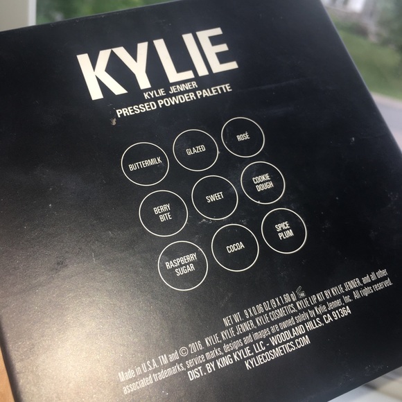 Kylie Jenner Pressed Powder eyeshadow palette!! - Picture 4 of 4